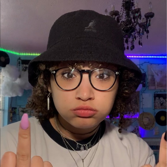 Meet your Posher, Amya - Picture 4 of 5